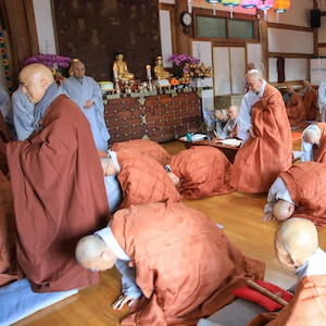 통도사 극락암에서 명정대선사 추모다례재를 봉행 중이다